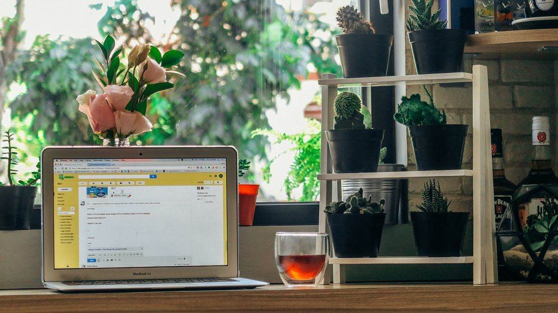 Praca w domu – gdzie szukać, od czego zacząć, jak zorganizować